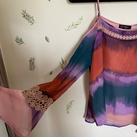 Jessica Simpson Cold Shoulder Tie Dye Top - Picture 4 of 12